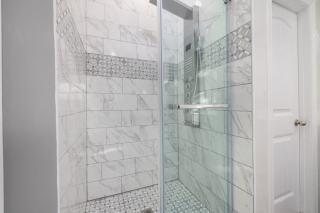 Carrelage et faïence : douche italienne et double encollage